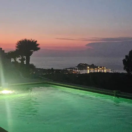 Avec Piscine Villa